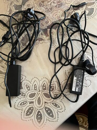 комп: İki eded tam orjinal laptoplar üçün adapter. Her biri 15 manat toplam