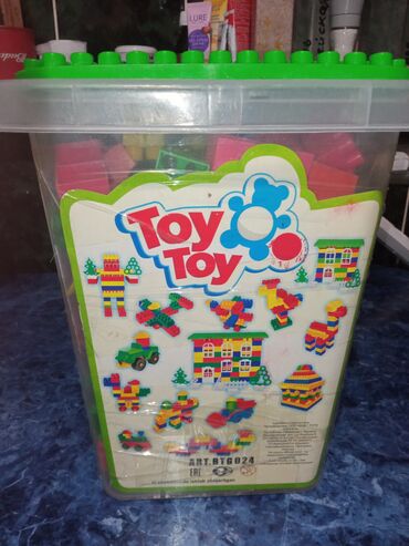 коробка для одежды: Конструктор Toy Toy в большом контейнере. - Классический