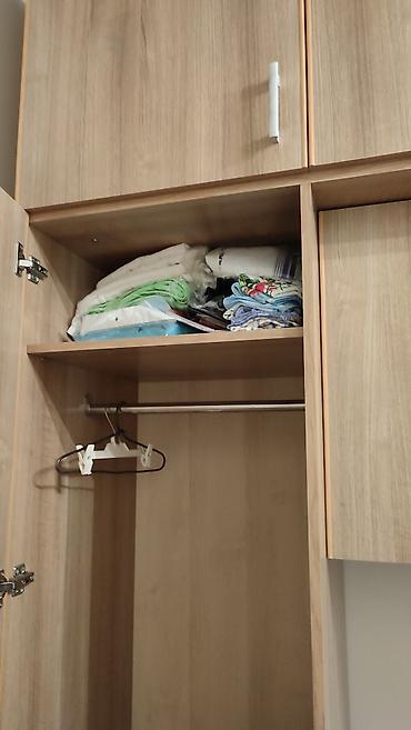 Шифоньеры, шкафы для одежды: Продается встроенный шкаф очень вместительный и удобный.Очень много — 8