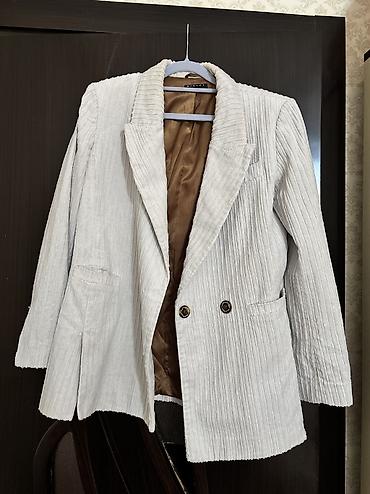sisley bluzka: Pencək
Firma-SISLEY
2-3 dəfə geynilib
Qiymət-25 manat — 2