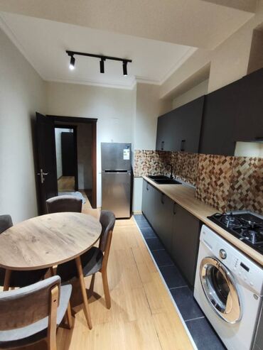 Uzunmüddətli kirayə mənzillər: Irayə verilir: geniş və rahat 4 otaqlı mənzil Tbilisi prospektində — 2