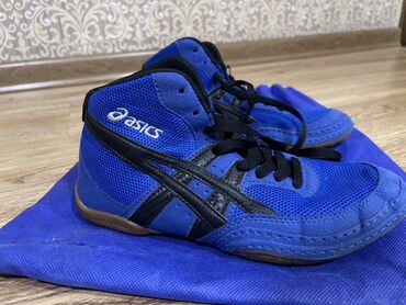 бюстгальтер для маленького бюста: Мужские кроссовки, 36, Asics, Б/у, цвет - Синий