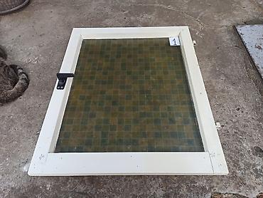 platneni ormar: Tri prozora bez okvira različitih dimenzija: 1: 65x52,5cm, 2: 67x62cm — 3