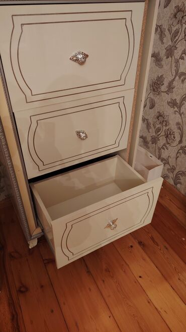 Komodlar: Güzgüsüz — 9