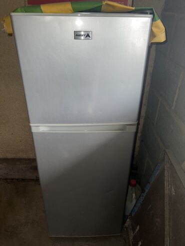 аренда холодильника: Двухкамерные холодильник Avesta высота 130 см, отлично работает и