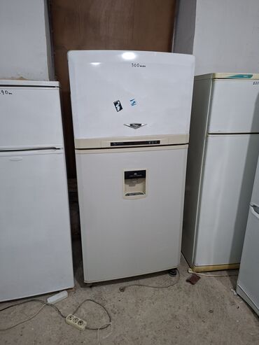 m 2: İşlənmiş 2 qapılı Beko Soyuducu Satılır, rəng - Ağ, Dispenserli