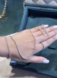 каталог ювелирных изделий в баку: Qızıl komplekt 
15,66 qram 
85 əyar
1 dəfə taxılıb