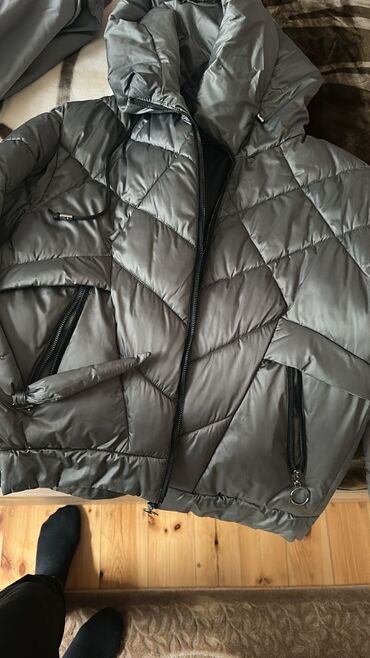 Kurtkalar: Qışlıq üst geyimlər dəsti Zara palto 50 azn Boz balonka 30 azn Xaki — 9