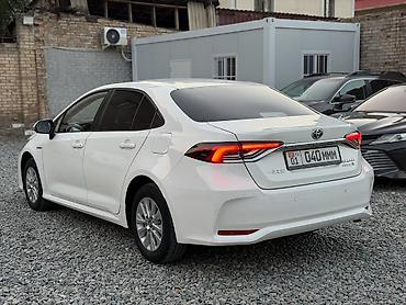 11700: Toyota Corolla: 2021 г., 1.8 л, Вариатор, Гибрид, Седан — 4