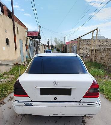 mercedes benz 208 d: Mercedes-Benz 220: 2.2 l | 1995 il Sedan — 4