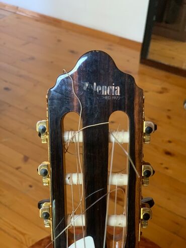 Klassik gitaralar: Klassik gitara, İşlənmiş, Ünvandan götürmə, Ödənişli çatdırılma -da lalafo.az — 14 Klassik gitaralar: Klassik gitara, İşlənmiş, Ünvandan götürmə, Ödənişli çatdırılma — 14