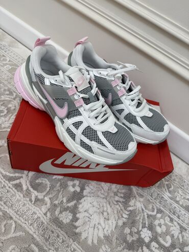 день и ночь: Кроссовкалар, 39.5, 40, 40.5, Nike, Жаңы, түсү - Күмүш