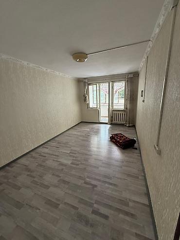 3 комнаты, 60 м², Ошский мкр., 104 серия, 1 этаж, Косметический ремонт