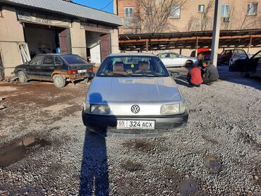 машина passat: Volkswagen Passat: 1988 г., 1.8 л, Механика, Газ, Седан