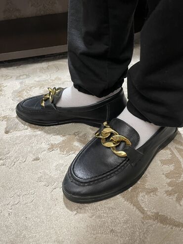 обувь puma: Продаю б/у обуви по 200 сом ( туфли, кроссовки, зимний сапог) размеры