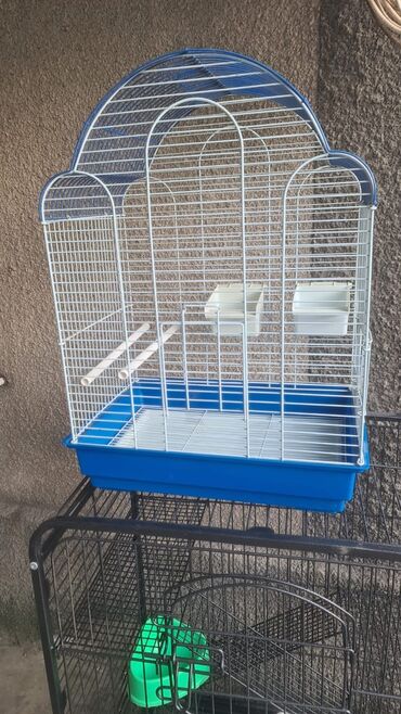 Зоотовары: Продаются клетки для шиншилл, попугаев хомяков