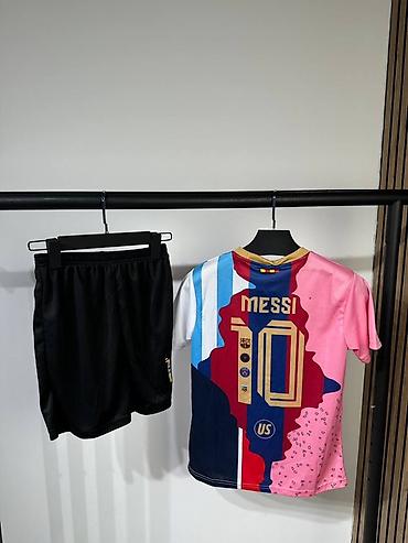messi: Футбольный комплект: футболка и шорты. Яркая футболка выполнена в — 2