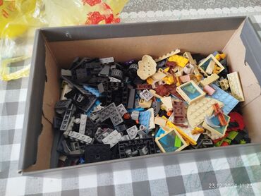 детские одеяла: Продажа Lego . Цену можете предложить. 15 мини фигурок, а также много