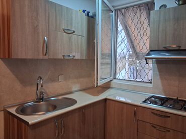 Uzunmüddətli kirayə mənzillər: Şəhərin mərkəzində, düz Torqovida 1 Otaq, 1 zal ev həm ev kimi, həm — 24