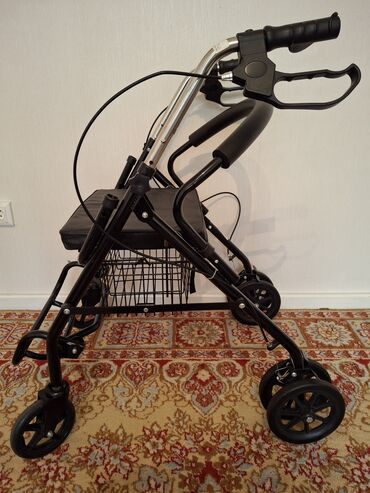 футбол настольный: Продаю ходунок-коляску с сиденьем, корзиной, тормозом, есть