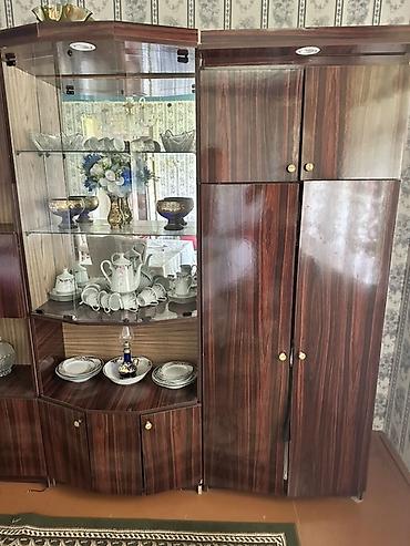 en gozel ev qapilari: Qonaq otağı üçün iri vitrinli-seçki mebel dəsti - Material: tünd qoz — 2