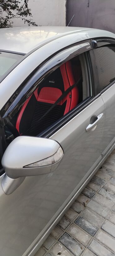 Oturacaq örtükləri: Honda Civic üçün aksesuar paketi - Qapı üstü küləkdənqoruyucu — 1