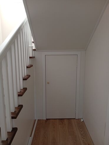 Деревянные лестницы: Деревянная лестница Для дома, Вид дерева: Грецский орех, Форма лестницы: Прямая, Стиль: Классический — 15