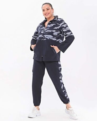 Trenerke: Crna i teget
2xl - 4xl
4200 — 4