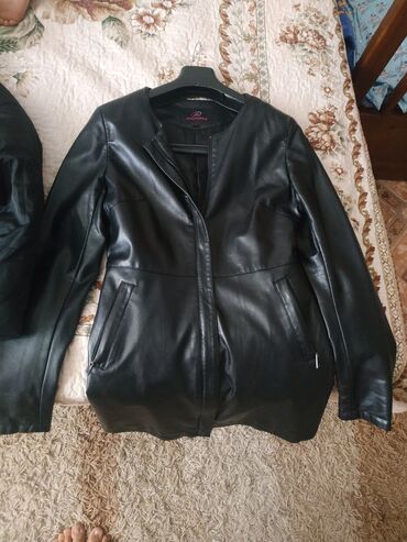 Куртки: Женская куртка L, цвет - Черный