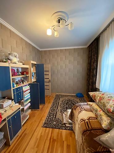 villa evler: Təmirli, geniş həyətli 3 mərtəbəli fərdi yaşayış evi. Plan və sahə: - — 9