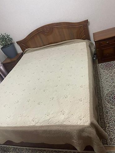 Спальный гарнитур в классическом стиле, оттенок теплого ореха. Состав