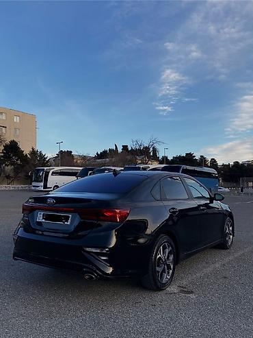 luaz satilir: Kia Forte: 2 l | 2020 il Sedan — 4