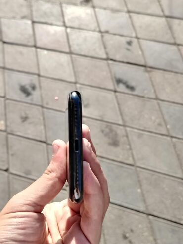 Apple iPhone: IPhone X, 256 GB, Qara, Face ID — 8