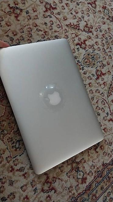 Ноутбуки Apple (MacBook): Ноутбук MacBook Air с тонким серебристым корпусом, идеально подходящий — 7