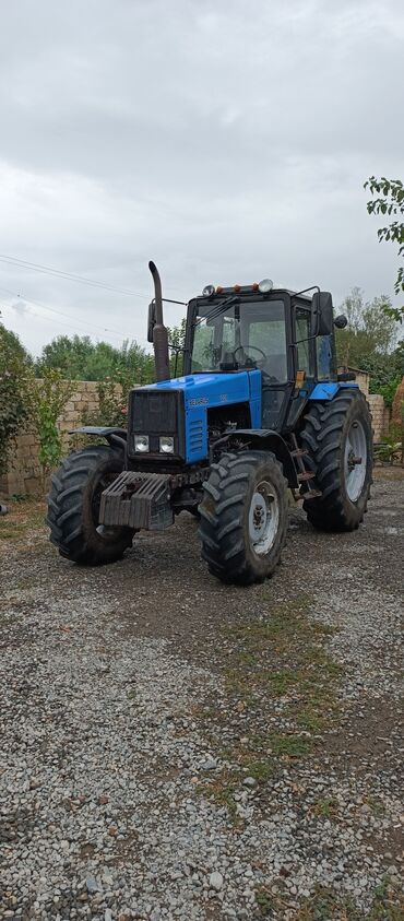 İnkubatorlar: Belarus 1221 traktor - Güclü dördtəkərli traktor, ön-arka iri aqrar