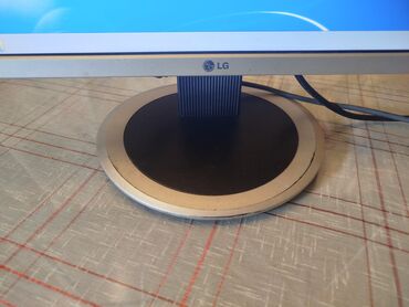 Monitori: LCD LG monitor za desktop racunar, kompjuter. Ispravan. Bez kablova na lalafo.rs — 2 Monitori: LCD LG monitor za desktop racunar, kompjuter. Ispravan. Bez kablova — 2