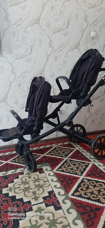 коляска 3 в 1 с автокреслом: Коляска, цвет - Черный, Б/у