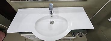 tulpan qiymetleri: Ağ rəngli vanna otağı üçün inteqrə edilmiş lavabo-səth. - Material — 1