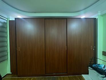 Aynur92 👑 Qiymət: 400 AZN Böyük sürgülü dolab satılır Hündürlük: 2,5 m
