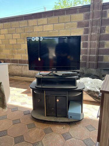 купить телевизор самсунг в бишкеке: Продается телевизор вместе с подставкой. Подставка 2300 сом