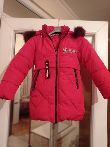 теплые женские куртки на зиму: Пуховик