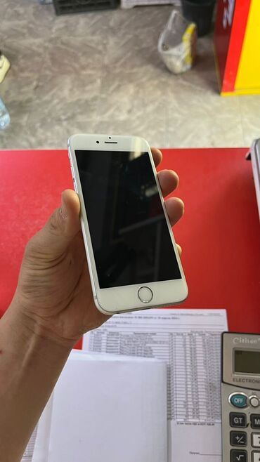 Apple iPhone: IPhone 6s, Б/у, 64 ГБ, Серебристый, Защитное стекло, 100 %