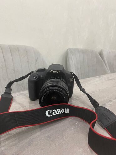 canon 600d: Yaxşı vəziyyətdə 32 gb yaddaşla səliqəli işlənib yaxşı çəkiliş edir