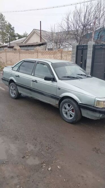 Volkswagen: Volkswagen Passat: 1988 г., 1.8 л, Механика, Бензин, Седан