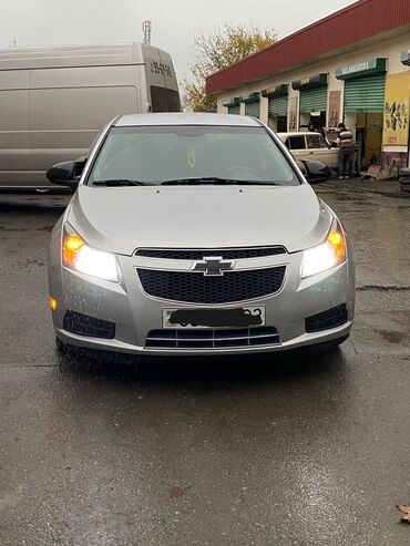 vurulmuş maşınların satışı: Chevrolet Cruze: 1.4 l | 2011 il | 239851 km Sedan