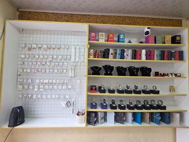 Setka vitrinləri: Qablar 3 manat biri polkada 500 eded var — 2