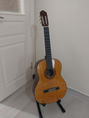 Музыкальные инструменты: "YAMAHA C80" Срочно продаётся классическая гитара Ямаха с80 в