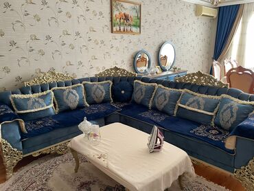 ikinci əl divan: Divan 1500 azn. Ölçü 2.50/3. Ela veziyyetdedir. Turkiye