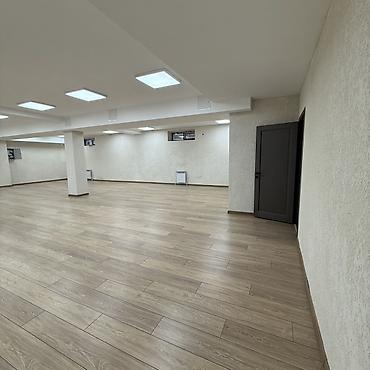 Аренда помещений свободного назначения: Сдается в аренду просторное коммерческое помещение в современном — 4