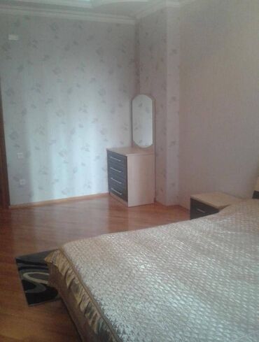 Kommersiya daşınmaz əmlakının satışı: Geniş və işıqlı mənzil interyeri - Geniş dəhliz: Uzun koridor, ağ — 10